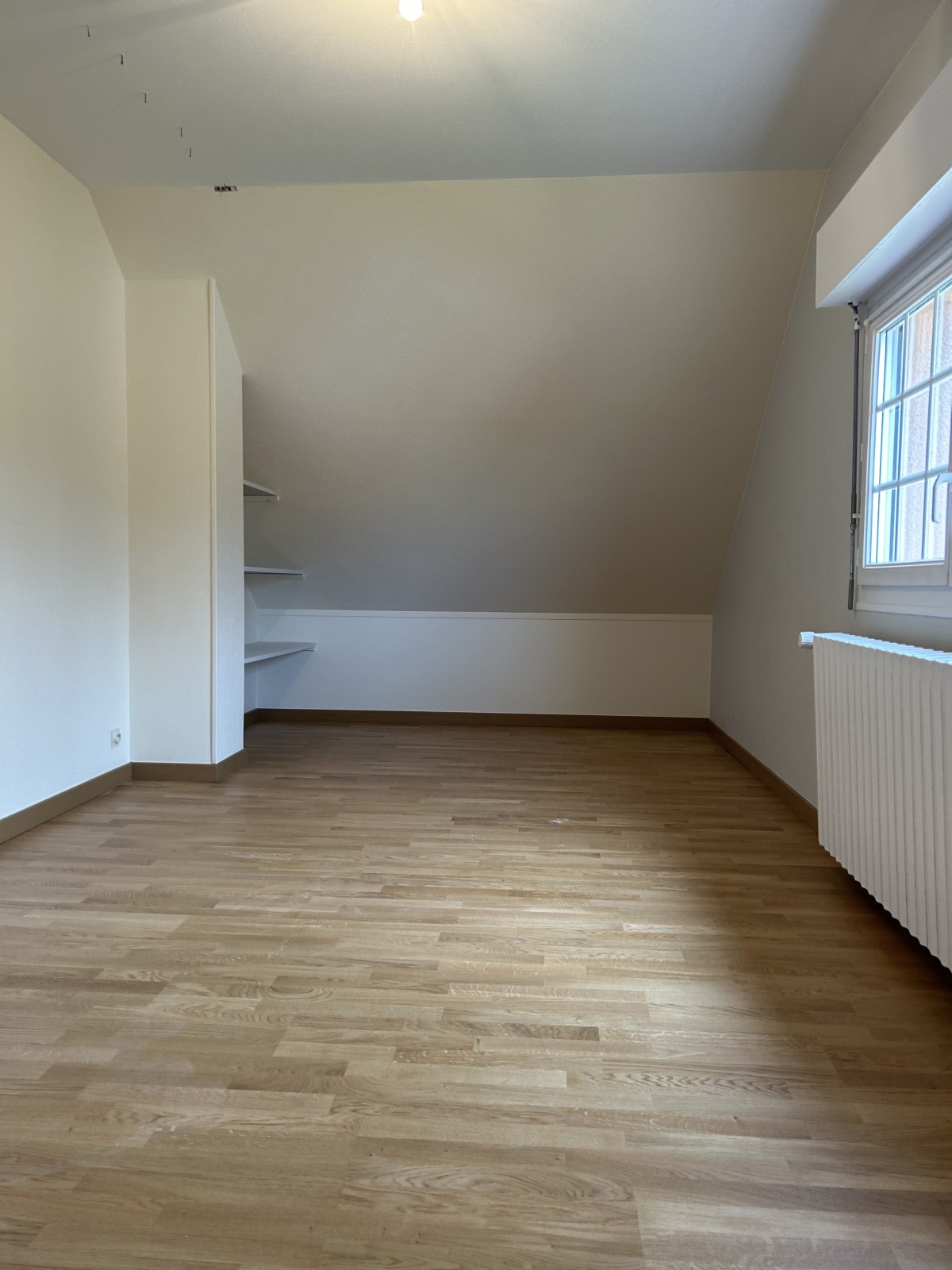 rénové les murs d’une chambre à bernay proche de brionne en Normandie dans le 27