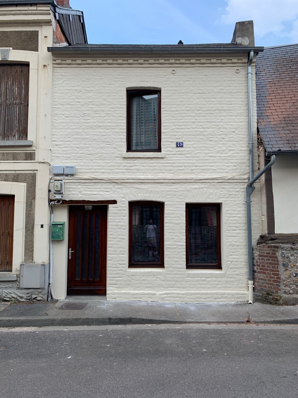 Entreprise de peinture au neubourg  dans le 27 pour la rénovation d’une maison en brique peint