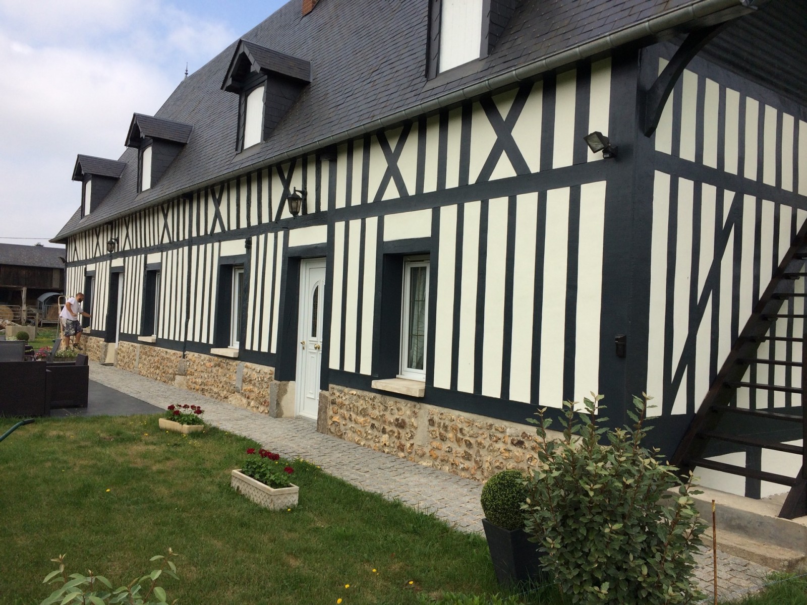 Entreprise de peinture à Harcourt pour la rénovation d’une maison normande en colombage à Harcourt proche le neubourg dans le 27 en normndie