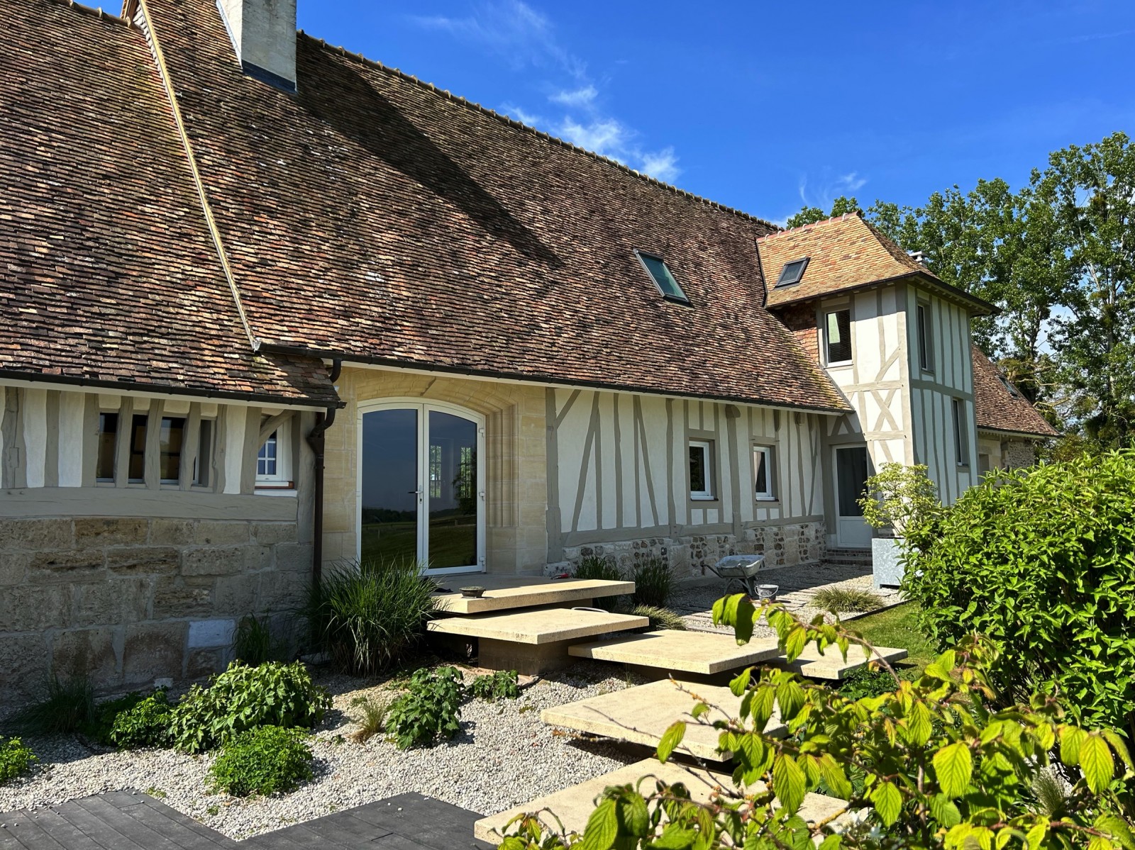 Entreprise pour repeindre une un ravalement de façades au neubourg en Normandie proche de Évreux en Normandie dans le 27