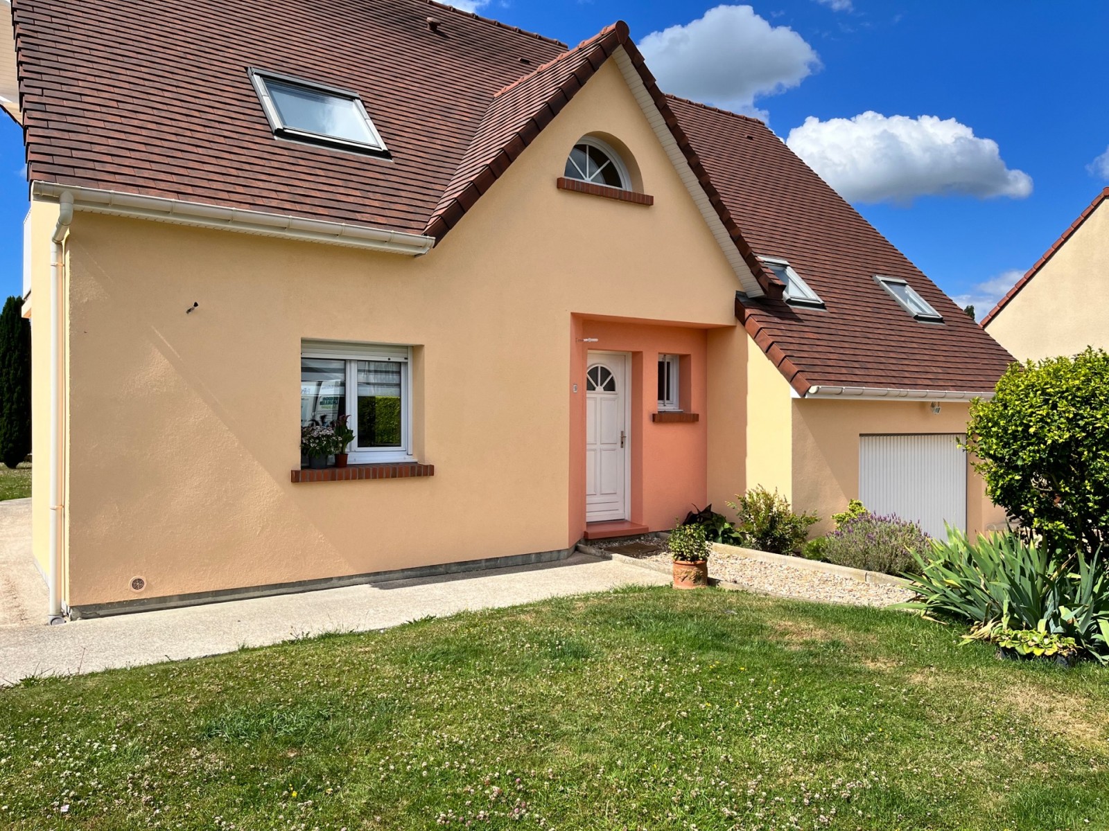 Rénovation d’une façade fissurer à Bourgteroulde proche de brionne dans l’Eure 27