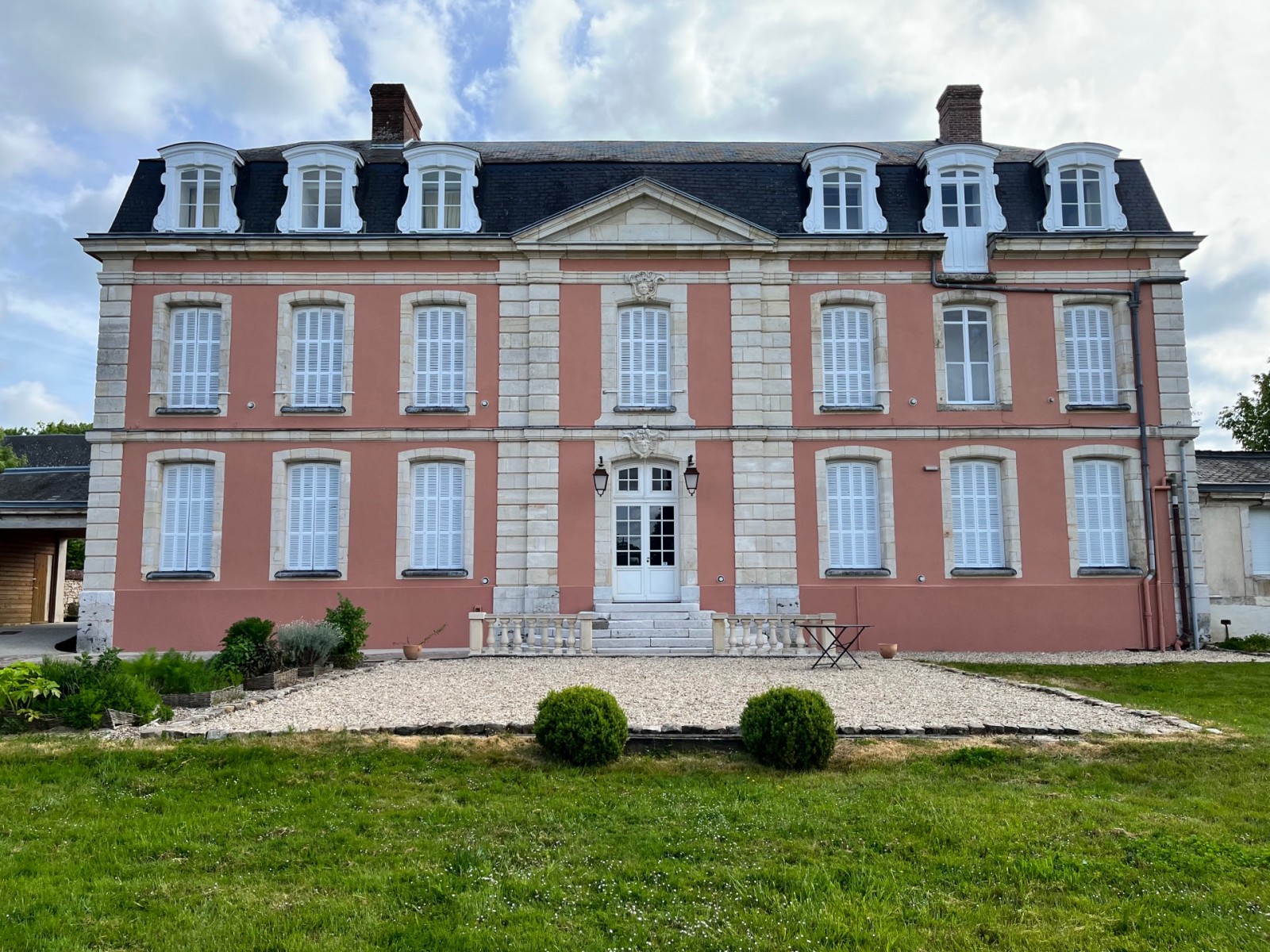 Entreprise de peinture pour la rénovation d’une façade au gros Theil dans le 27 en normandie proche de evreux