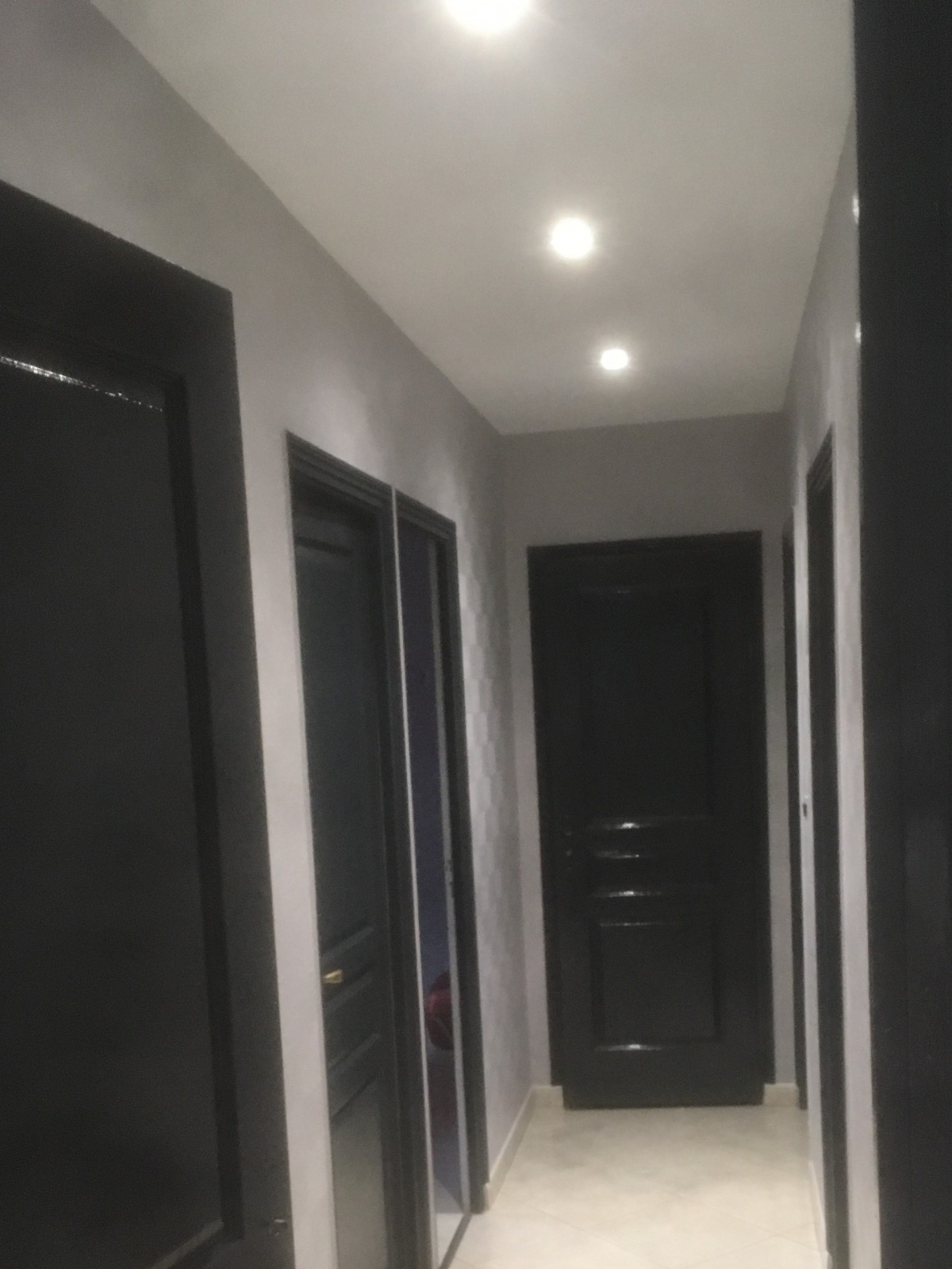 Peindre des portes intérieur dans une maison a le  neubourg proche de brionne en notmandie dans le 27