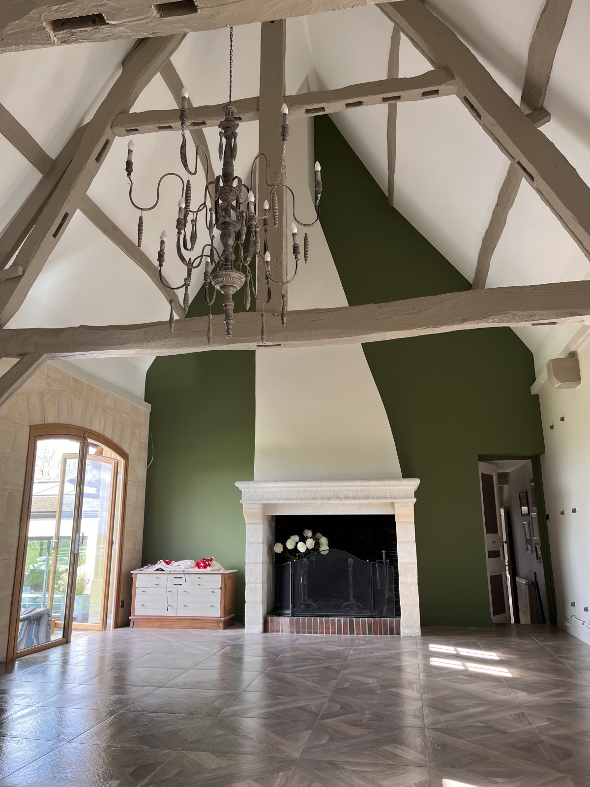 rénovation d’une salle à manger et salon dans une charmante longere au neubourg proche de brionne en Normandie dans le 27