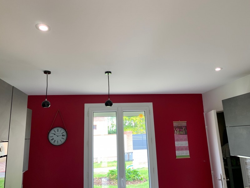 Pose d’un plafond tendue dans une cuisine au neubourg dans le (27)