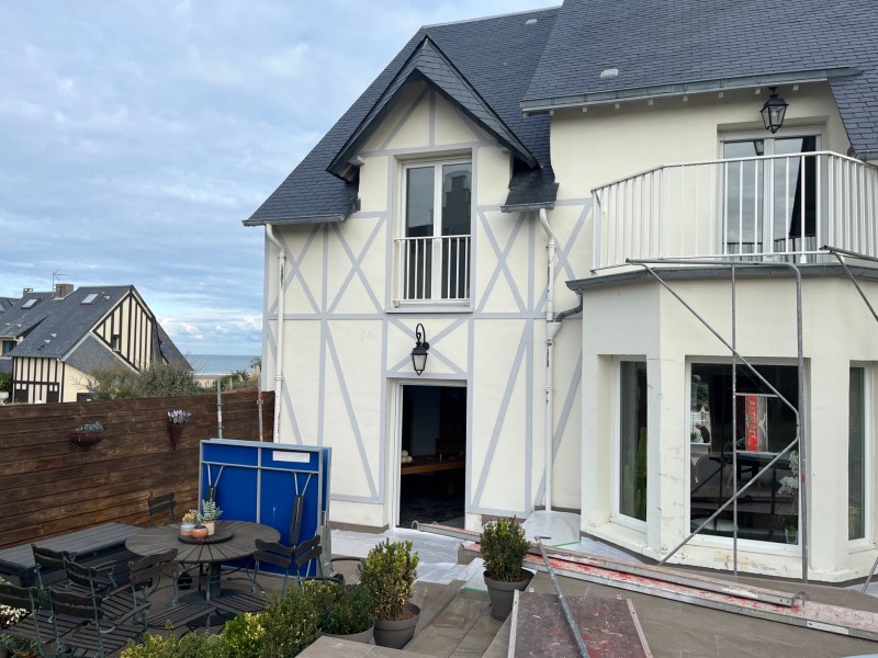 Rénovation d’une façade de maison  normande à deauville dans le Calvados