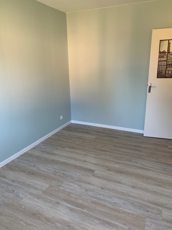 Entreprise pour rénover le sol de maison en lame pvc à Beaumont le Roger proche de Brionne 27