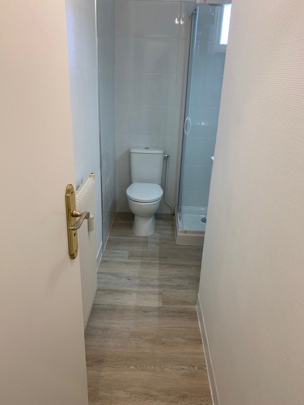 Entreprise de peinture pour la rénovation complète d’un appartement à deauville proche de Caen.