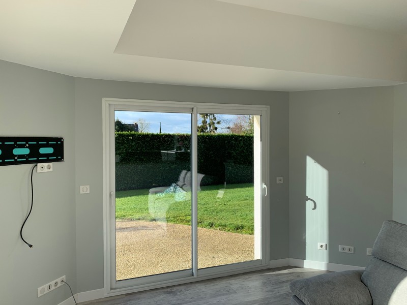 Rénovation avec peinture intérieur dans un salon à Le Neubourg
