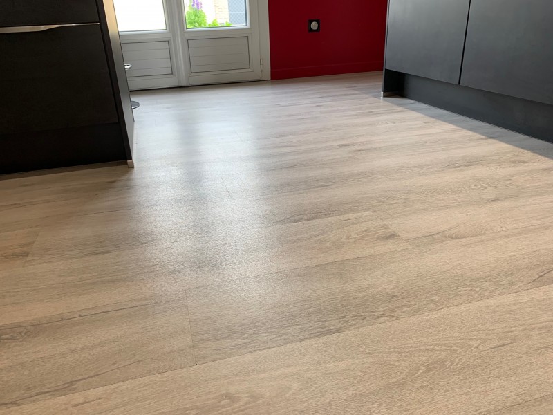 Entreprise pour rénover le sol de maison en lame pvc à Beaumont le Roger proche de Brionne 27