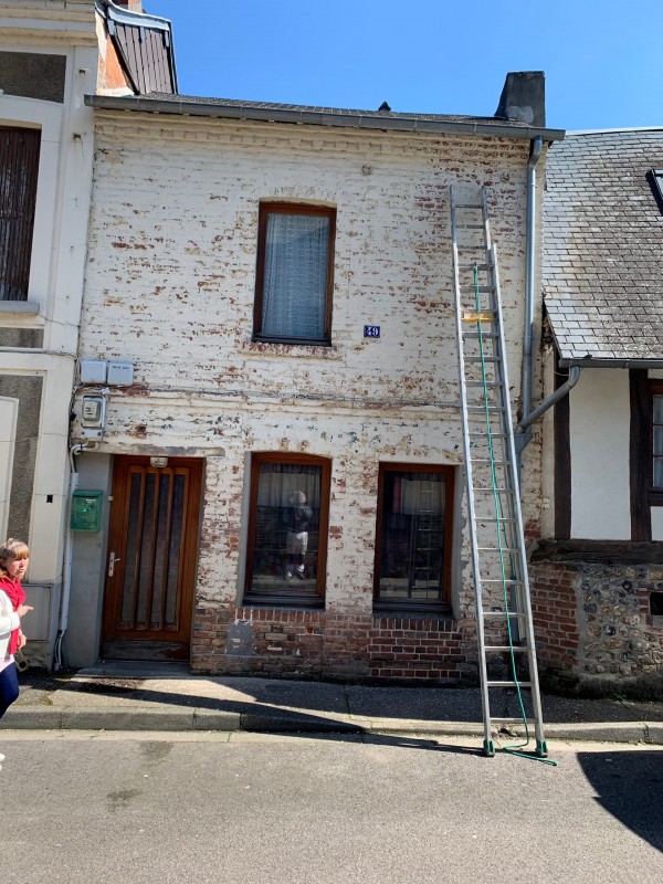 Entreprise de peinture au neubourg  dans le 27 pour la rénovation d’une maison en brique peint