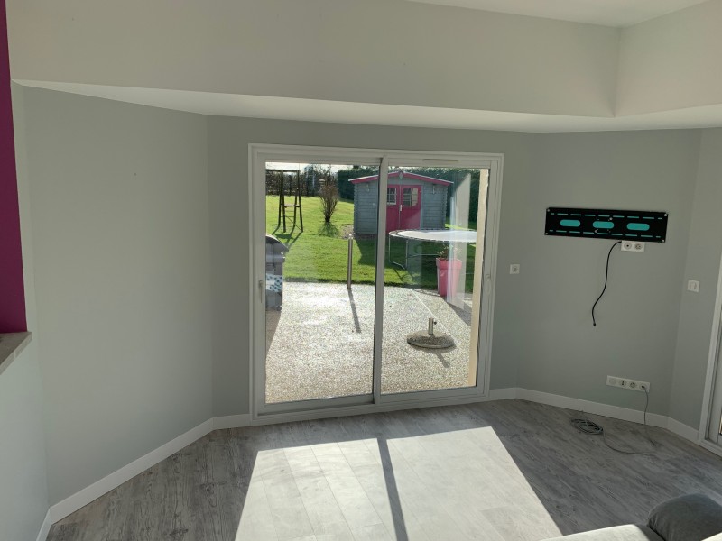 Rénovation avec peinture intérieur dans un salon à Beaumont le roger