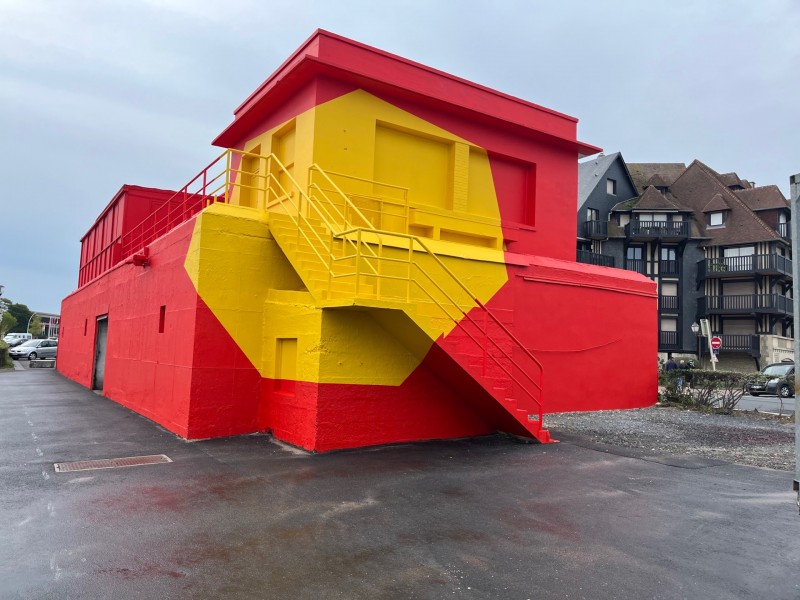 Rénovation d’une façade à deauville dans le Calvados,au yacht club.
